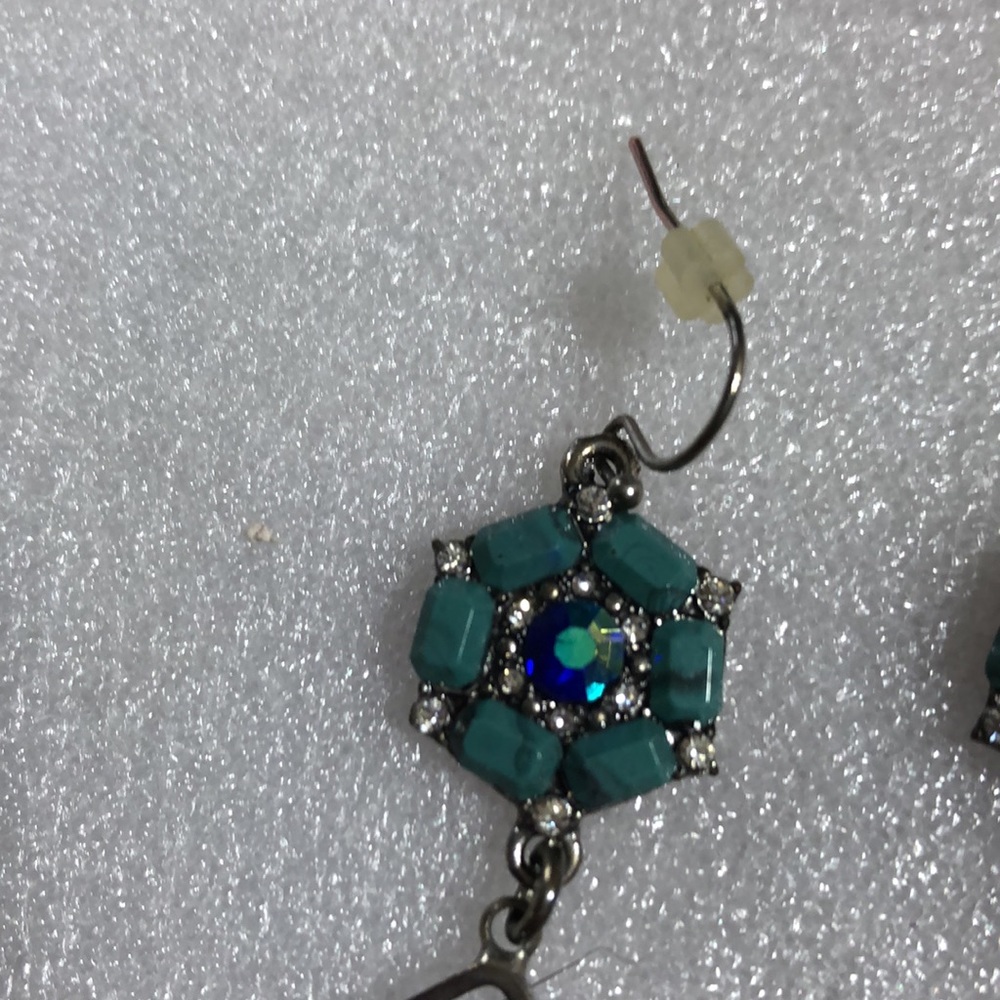 Earrings - Picture 6 of 7